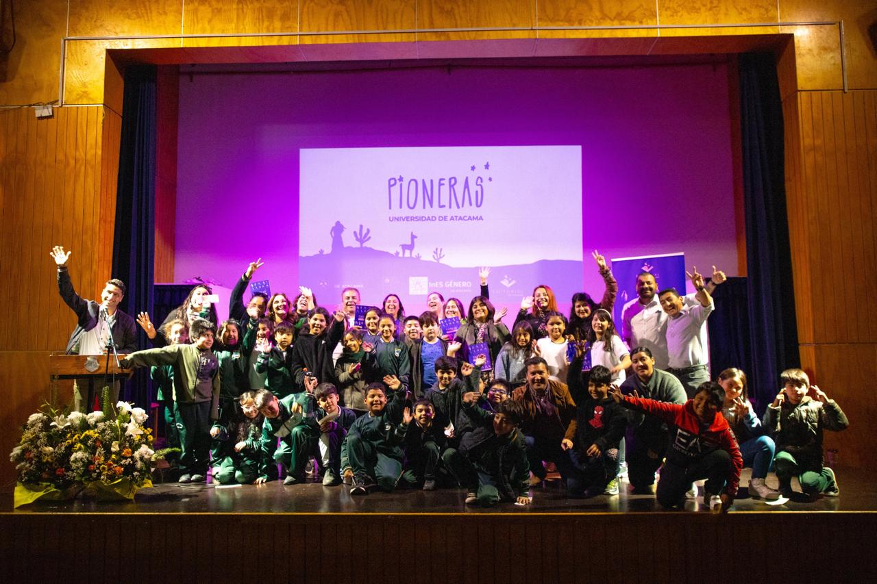 Exposición “Los archivos de Gabriela” se exhibirá durante dos meses en la comuna de Huasco