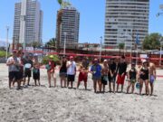 Jóvenes de Alto Hospicio disfrutan de entretenida jornada en Playa Cavancha