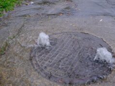 Ante alerta de lluvias: Hacen un llamado a no abrir tapas de alcantarillado