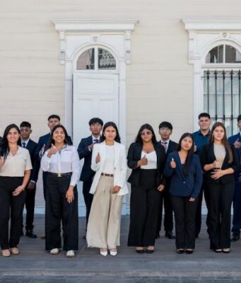 16 jóvenes técnico profesionales egresados del Liceo de Pica inician su entrenamiento en Collahuasi