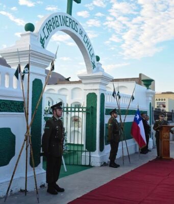 Carabineros honra a sus mártires con un sentido homenaje