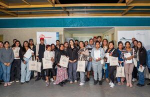 Nueva generación de vecinos del borde costero sur de Iquique se integra a Programa Nivelación de Estudios 2026