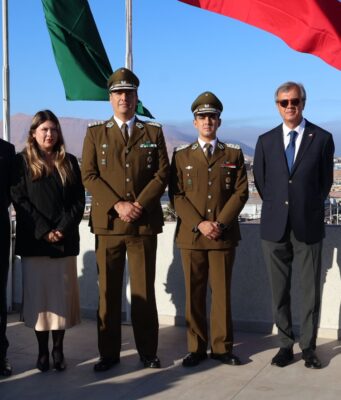 Alto Hospicio: Carabineros de la Tercera Comisaría celebra su 99 aniversario con izamiento de emblema patrio