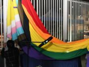 Municipalidad de Alto Hospicio iza la bandera de la inclusión en el Mes del Orgullo