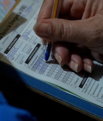 MUNICIPALIDAD DE IQUIQUE DESPLIEGA MÁS DE 80 FUNCIONARIOS PARA APLICACIÓN DE FICHA BÁSICA DE EMERGENCIA