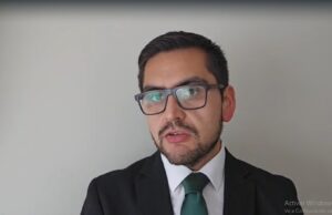 Conductor ebrio choca contra portón en Iquique y deja en riesgo vital a una ocupante