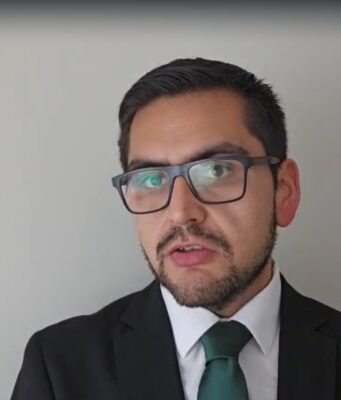 Conductor ebrio choca contra portón en Iquique y deja en riesgo vital a una ocupante