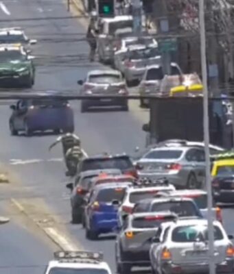 Fiscalía logra condena de 10 años y un día para dos hombres que robaron vehículo usando armas de fuego