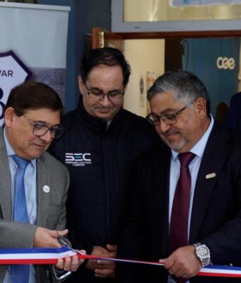 Programa Ilumina en Alto Hospicio: CGE habilita laboratorio de Electricidad y Automatización en el Liceo Simón Bolívar