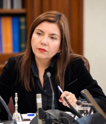 Senadora Astudillo solicita al MOP cronograma de reconstrucción de infraestructura dañada en Tarapacá
