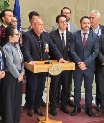 Gobernador Carvajal cuestiona la rigidez del ministro Quiroz frente al recorte de $250 mil millones a las regiones